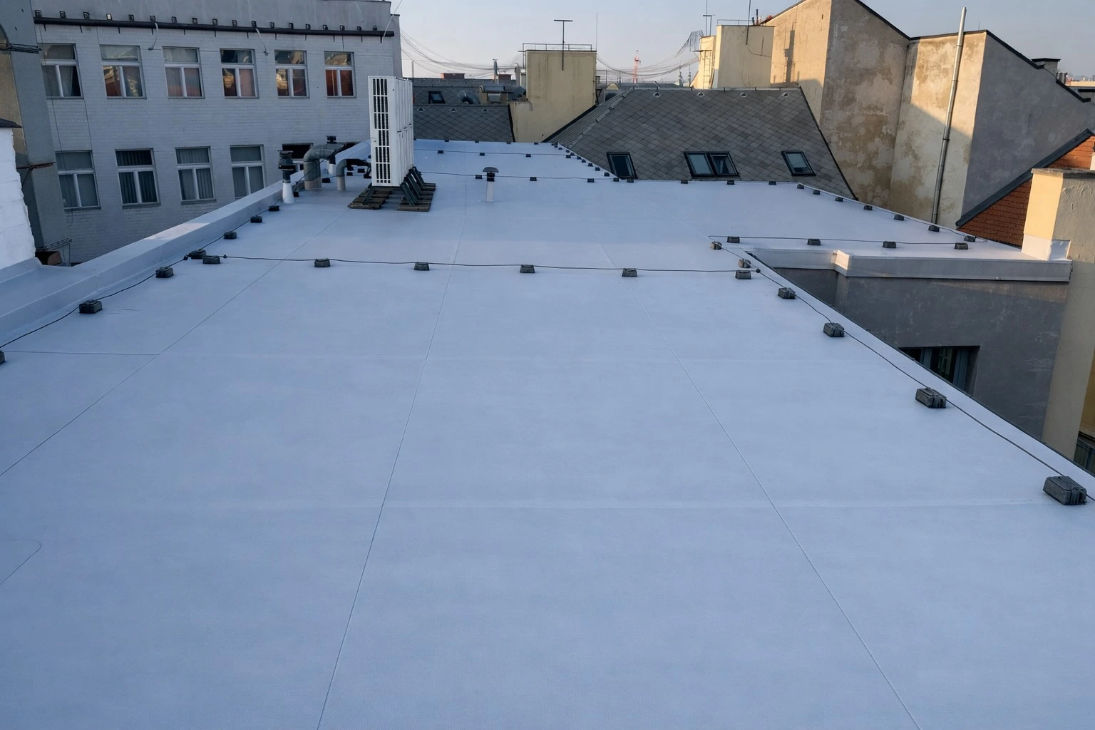 Svařování PVC hydroizolační fólie na ploché střeše